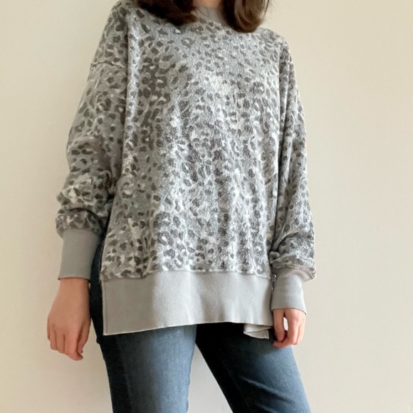 NWT AERIE OVERSIZED LEOPARD SWEATER - XS - Picture 5 of 15